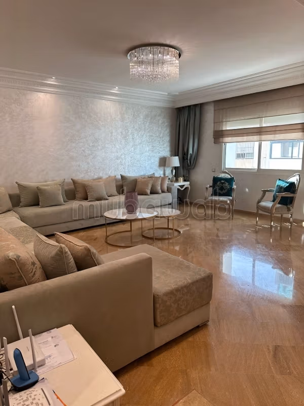 Louez cet appartement à Palmier.
Superficie 200 m².
Meublé