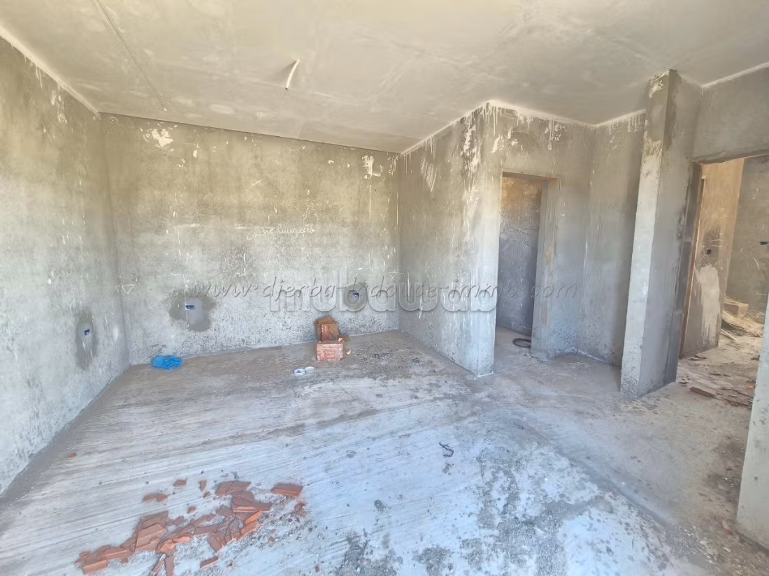 A vendre villa inachevée sur La route du phare