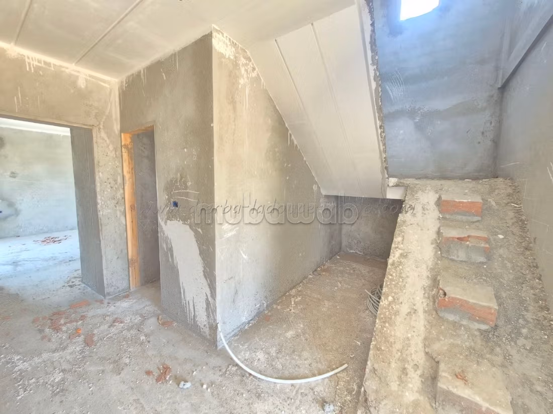 A vendre villa inachevée sur La route du phare