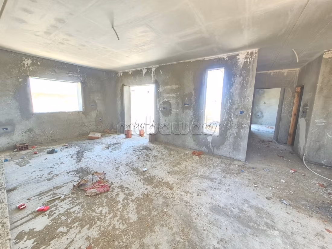 A vendre villa inachevée sur La route du phare