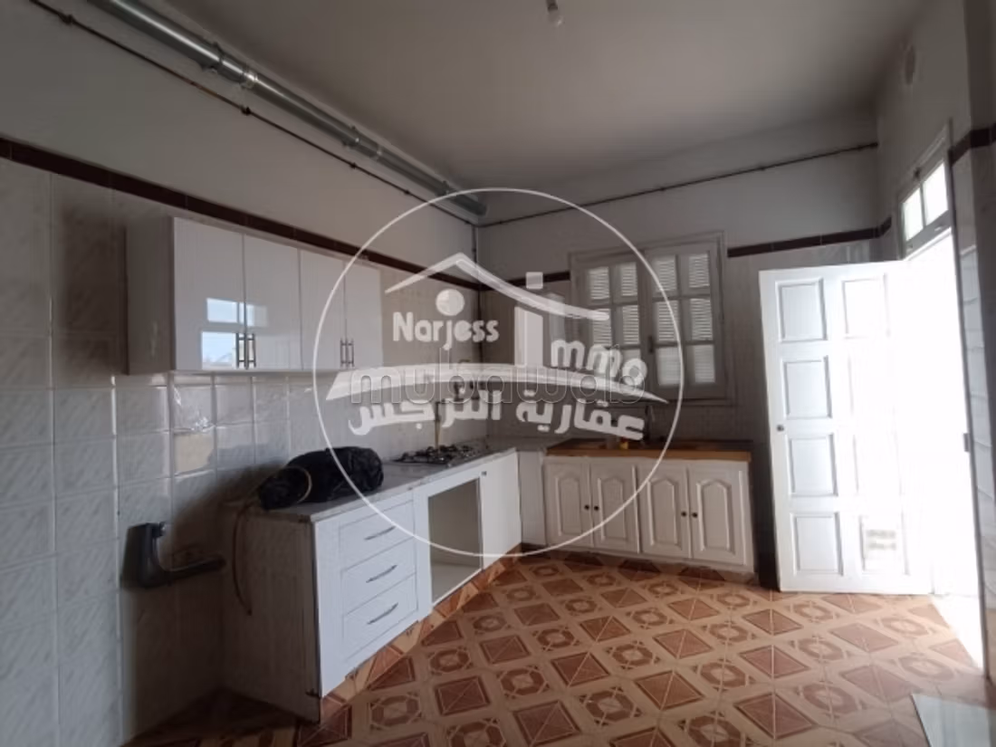 S2 al 1° piano di una villa a Khezema Ouest