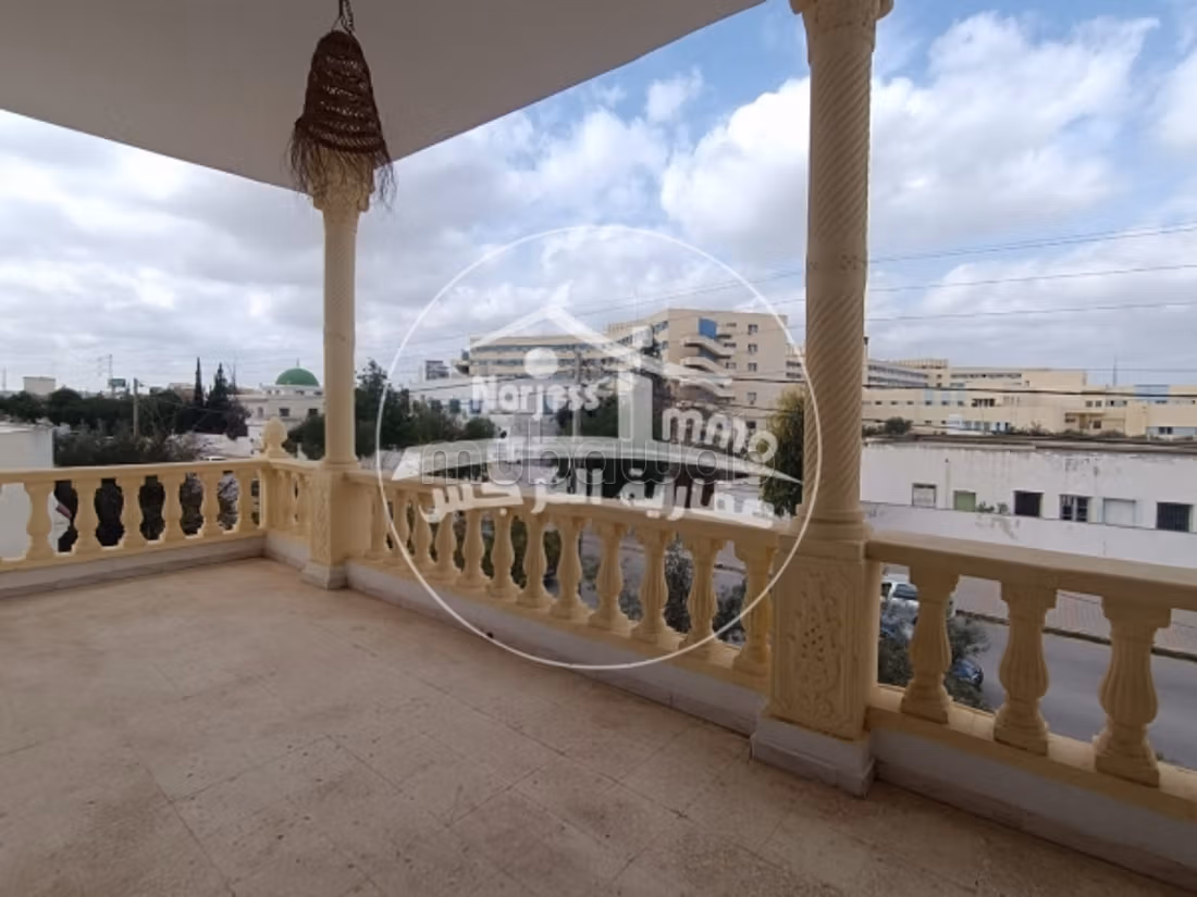 S2 al 1° piano di una villa a Khezema Ouest