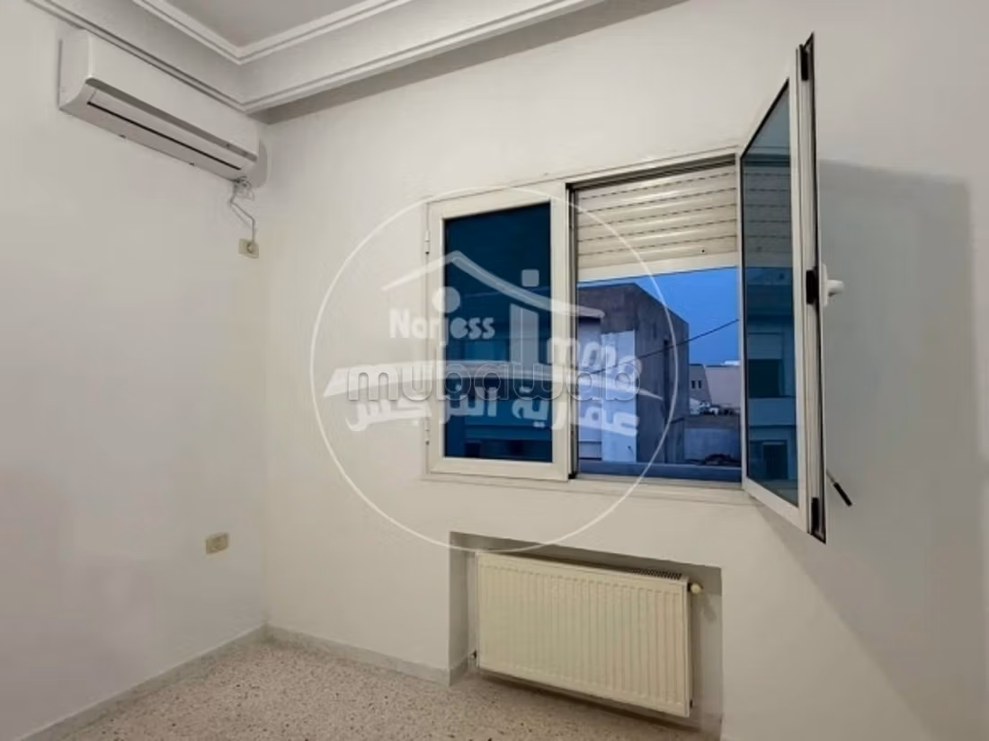 S2 al 1° piano di una villa a Khezema Ouest