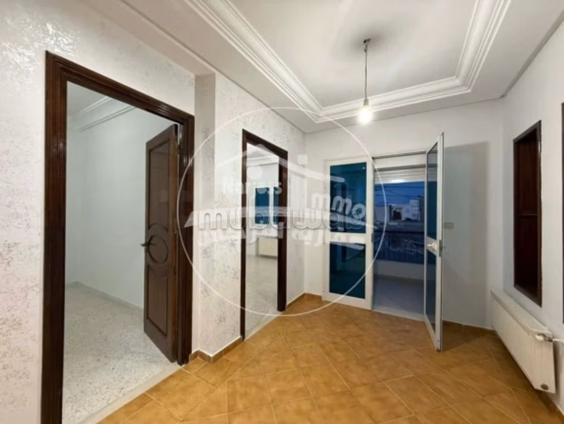 S2 al 1° piano di una villa a Khezema Ouest