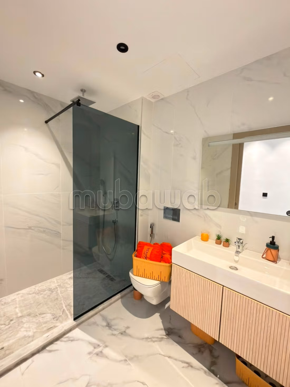 A LOUER: Appartement d’exception face aux montagnes