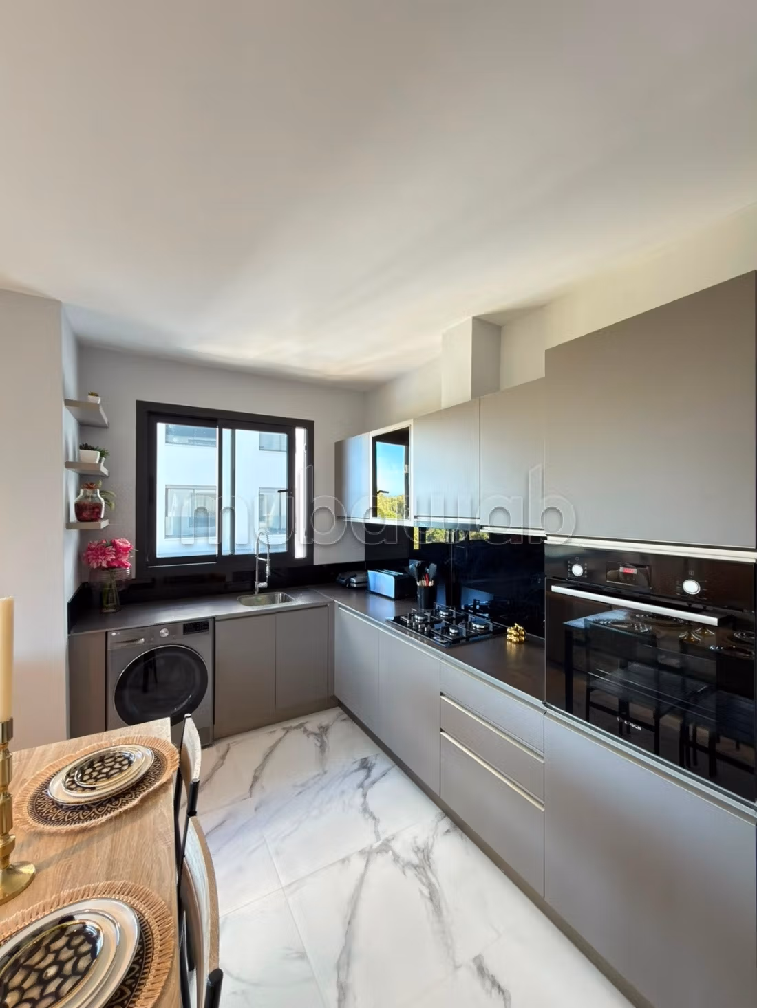 A LOUER: Appartement d’exception face aux montagnes