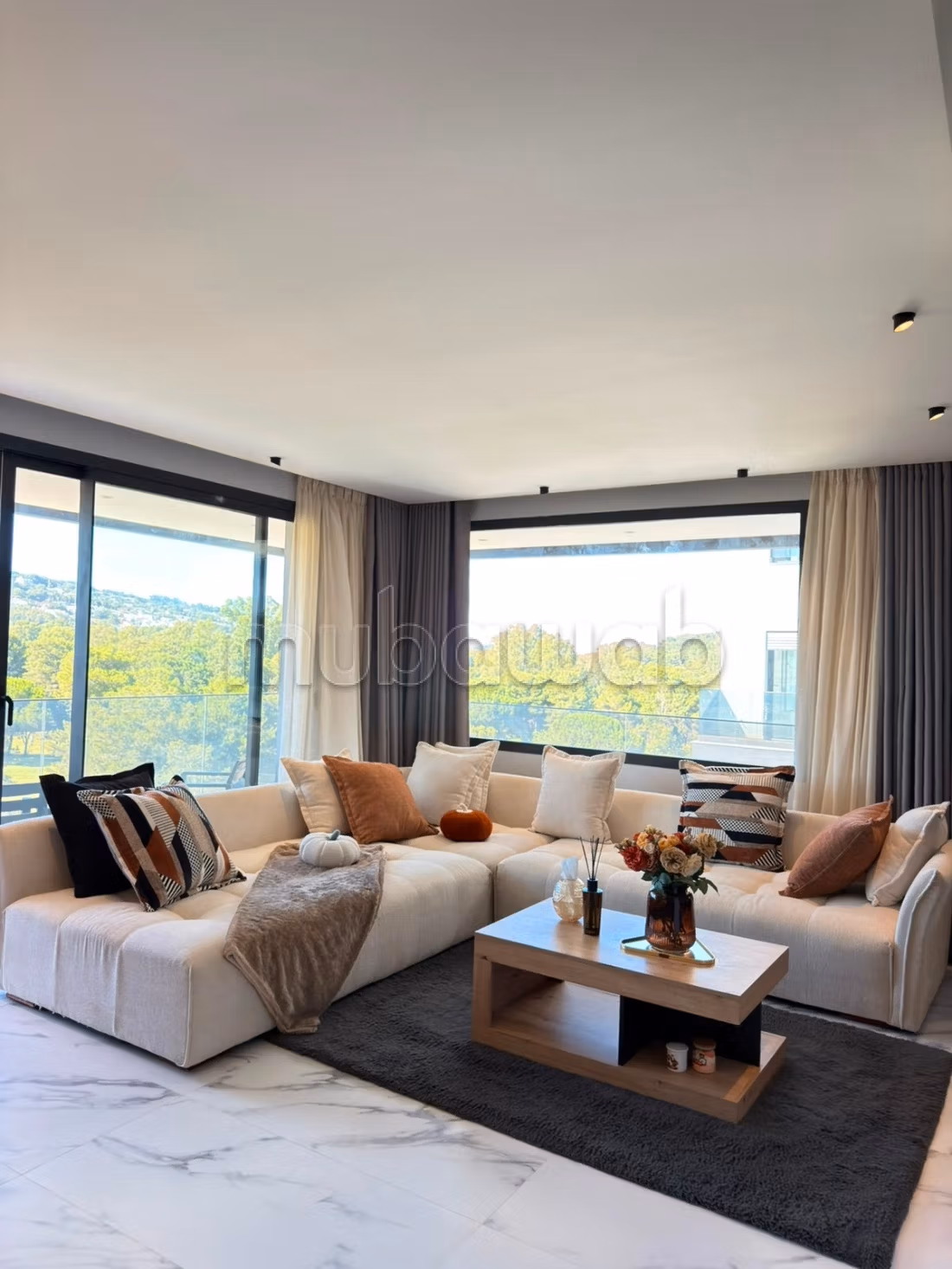 A LOUER: Appartement d’exception face aux montagnes