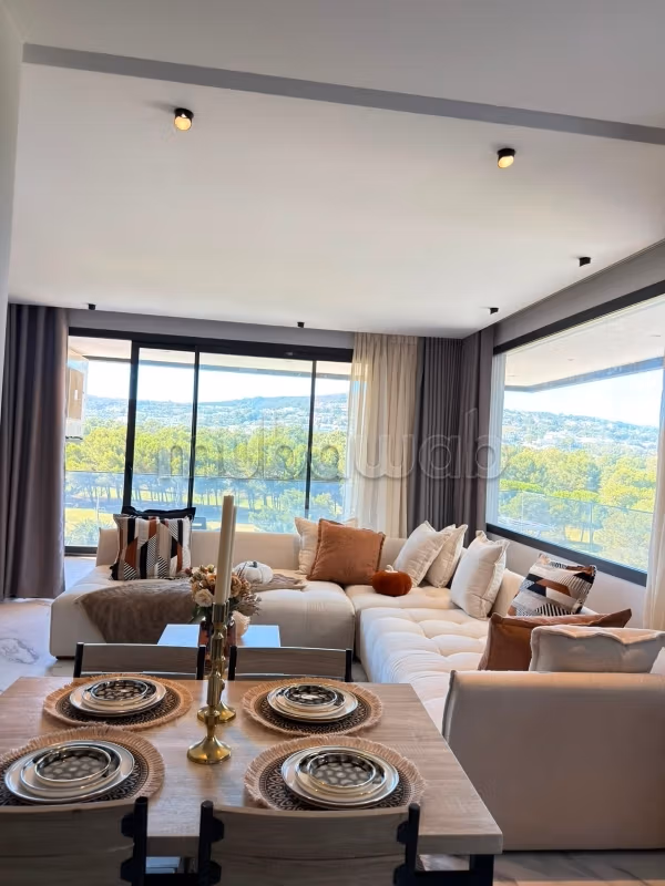 FOR RENT: Exceptional apartment facing the mountains