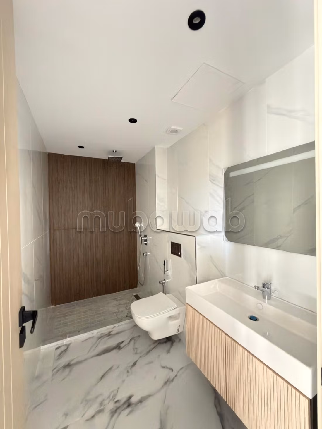A LOUER: Bel appartement vide jamais habité — 4