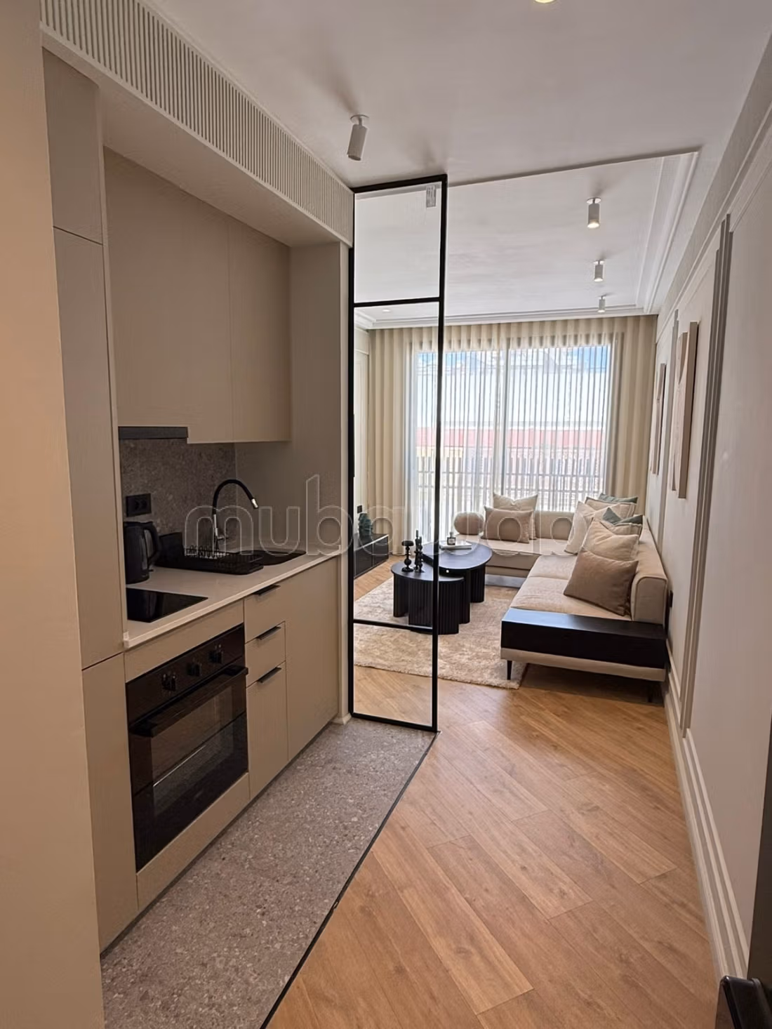 Très bel appartement en location à Bourgogne Ouest
racine. 2 pièces. Meublé — 6
