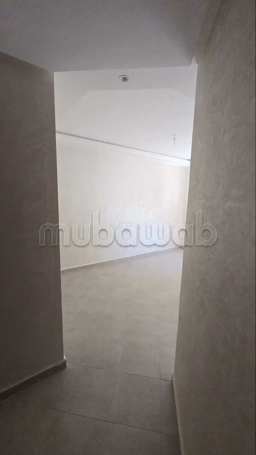 Vend appartement à Martil. 2 pièces confortables. Porte blindée et résidence sécurisée
