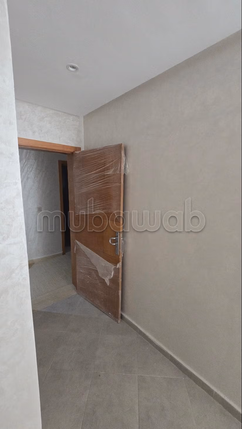 Vend appartement à Martil. 2 pièces confortables. Porte blindée et résidence sécurisée