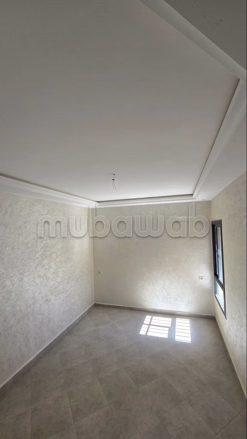 Vend appartement à Martil. 2 pièces confortables. Porte blindée et résidence sécurisée