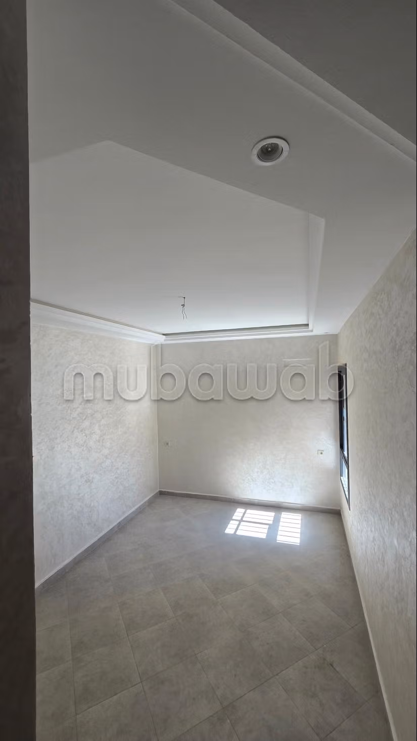 Vend appartement à Martil. 2 pièces confortables. Porte blindée et résidence sécurisée