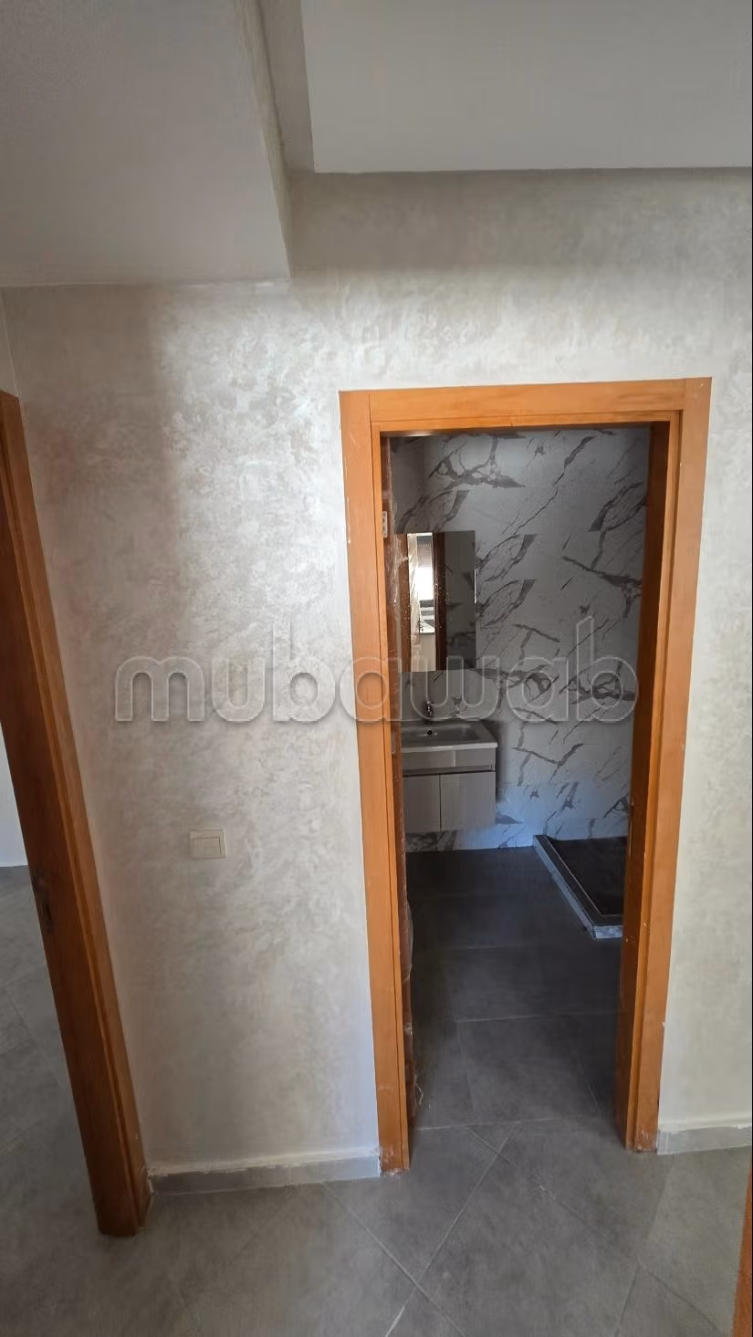 Vend appartement à Martil. 2 pièces confortables. Porte blindée et résidence sécurisée