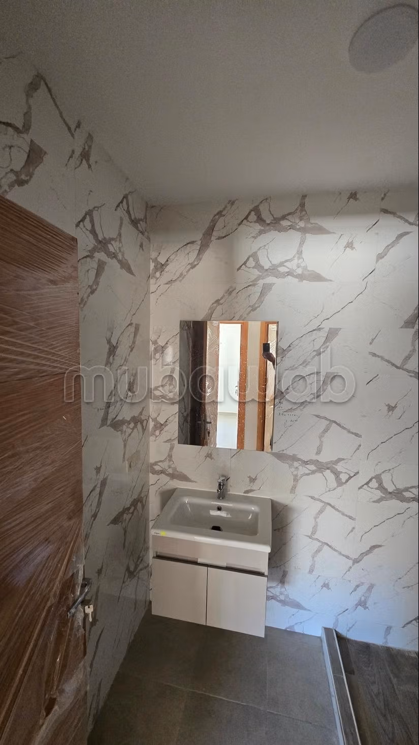 Vend appartement à Martil. 2 pièces confortables. Porte blindée et résidence sécurisée