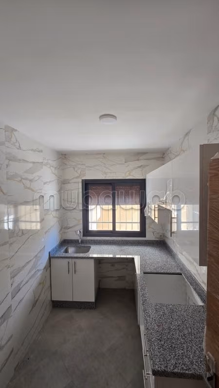 Vend appartement à Martil. 2 pièces confortables. Porte blindée et résidence sécurisée