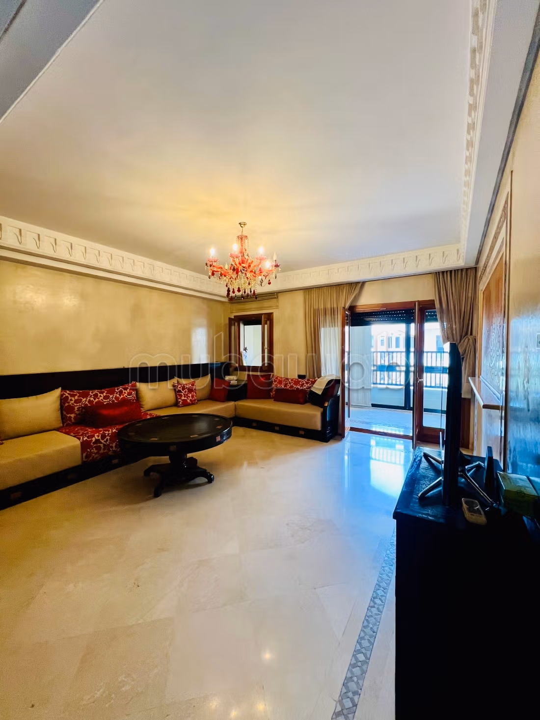 Superbe appartement à vendre à Guéliz. Superficie 131 m². Porte blindée, salon marocain — 2