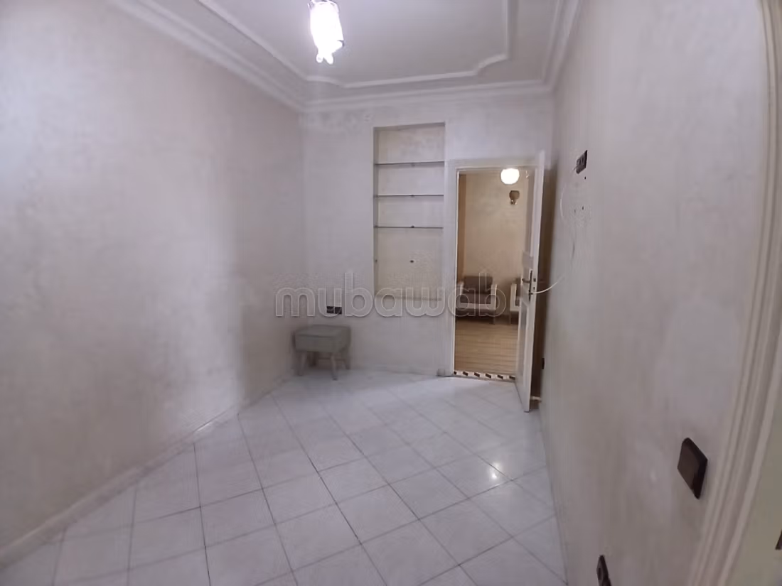 منزل R2 مع سرداب ومتجر للبيع Casa