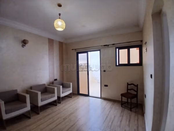 منزل R2 مع سرداب ومتجر للبيع Casa