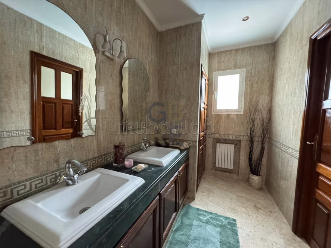 Villa di Prestigio con Piscina in Affitto a Souissi
