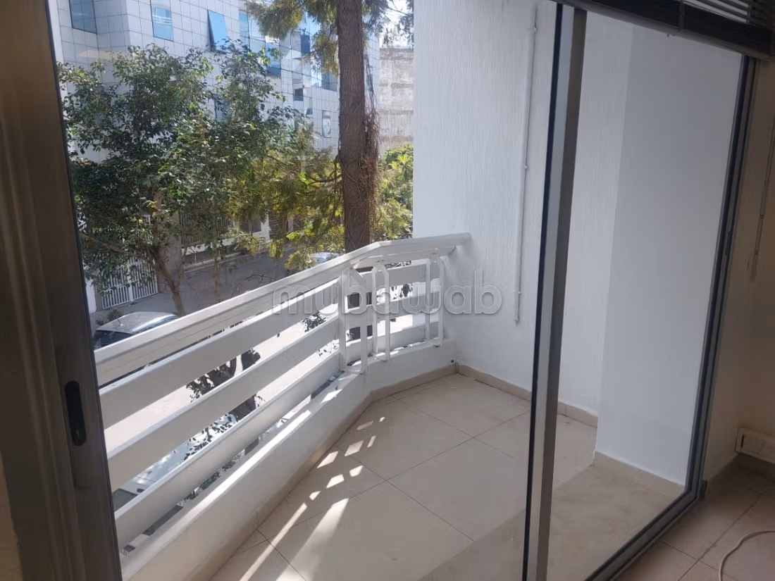 Offices for rent in Agdal. Area 202 m². With elevator and terrace
