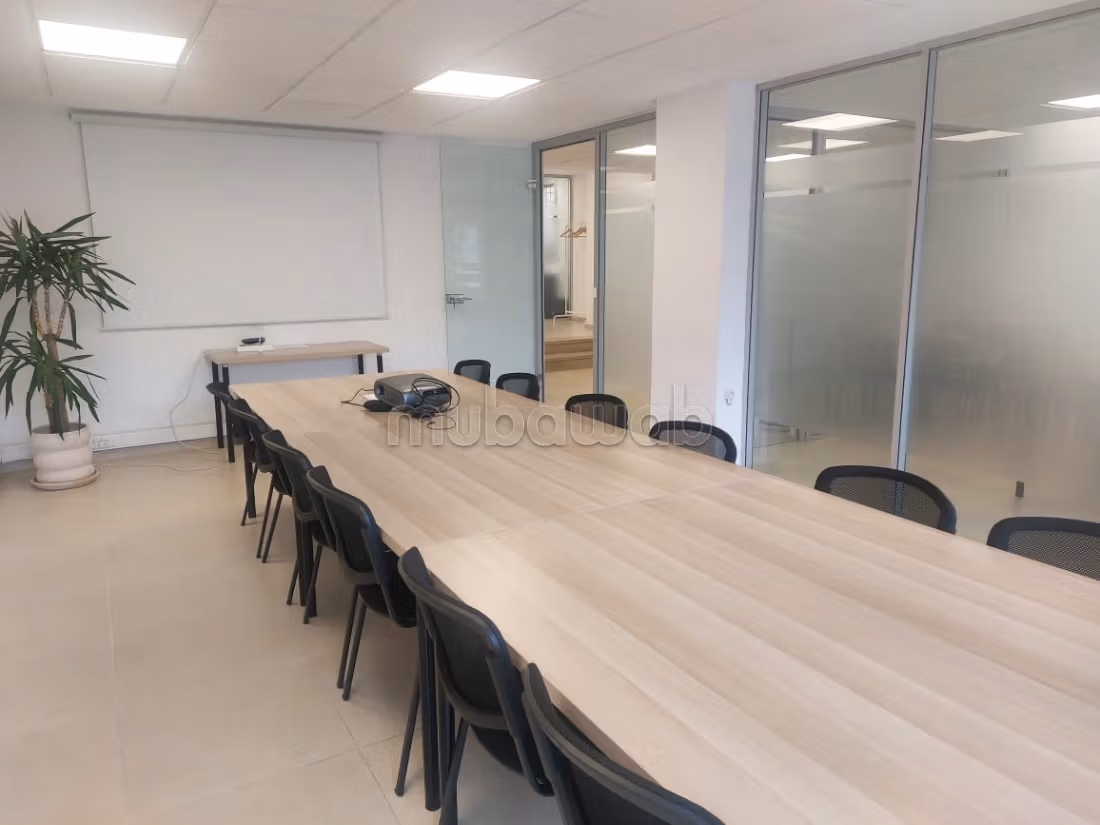 Offices for rent in Agdal. Area 202 m². With elevator and terrace