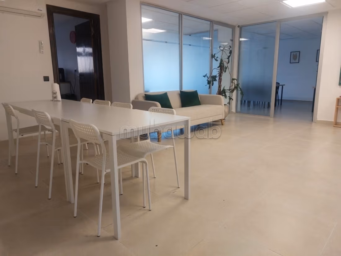 Offices for rent in Agdal. Area 202 m². With elevator and terrace