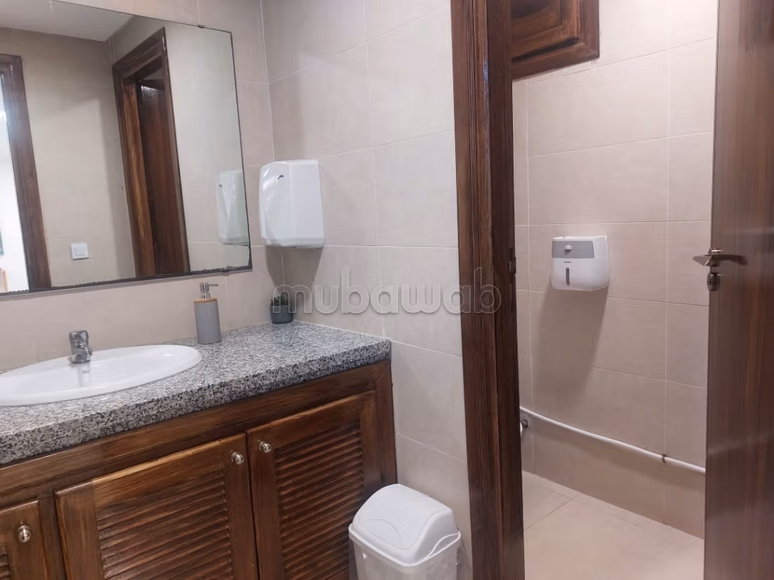 Offices for rent in Agdal. Area 202 m². With elevator and terrace