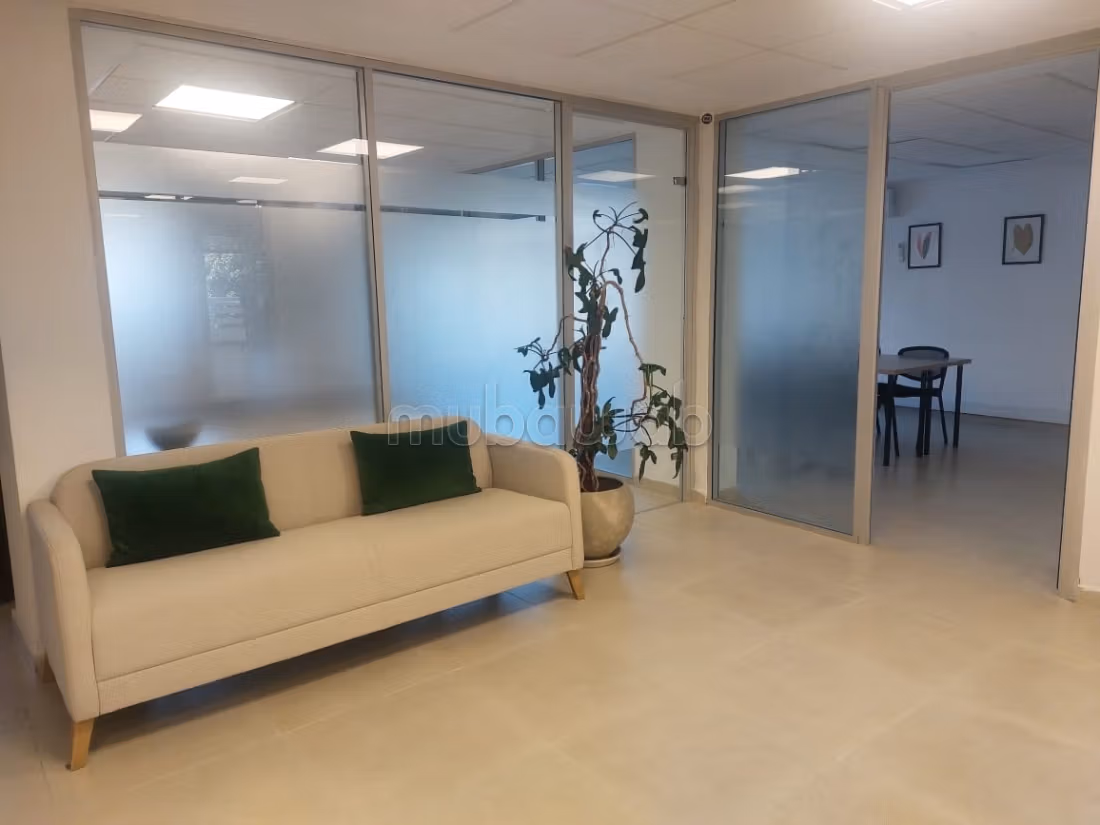 Offices for rent in Agdal. Area 202 m². With elevator and terrace