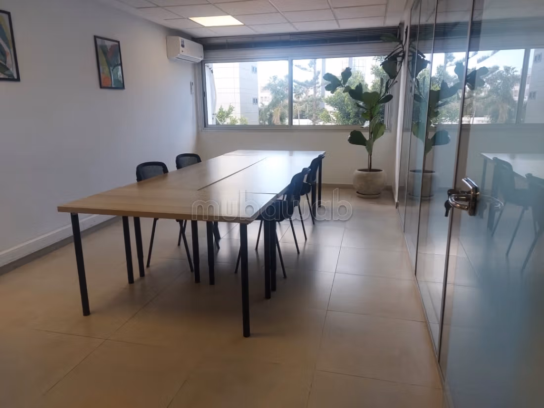 Offices for rent in Agdal. Area 202 m². With elevator and terrace