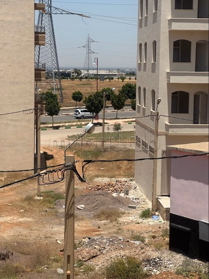 For sale: Commercial building in Béni Mellal – An Nour subdivision, section 3

Location: Oulad M’Barek Province, An Nour subdivision section 3, Béni Mellal

Area: 100 m²

Type: Commercial building

Composition: Each floor includes 2 rooms

Price: 1,800,000 DH negotiable based on seriousness

Highlights:

* Good location, quiet and accessible
* Ideal for investment (housing commerce)
* Possibility of exploitation on multiple levels

Contact: [add your number]