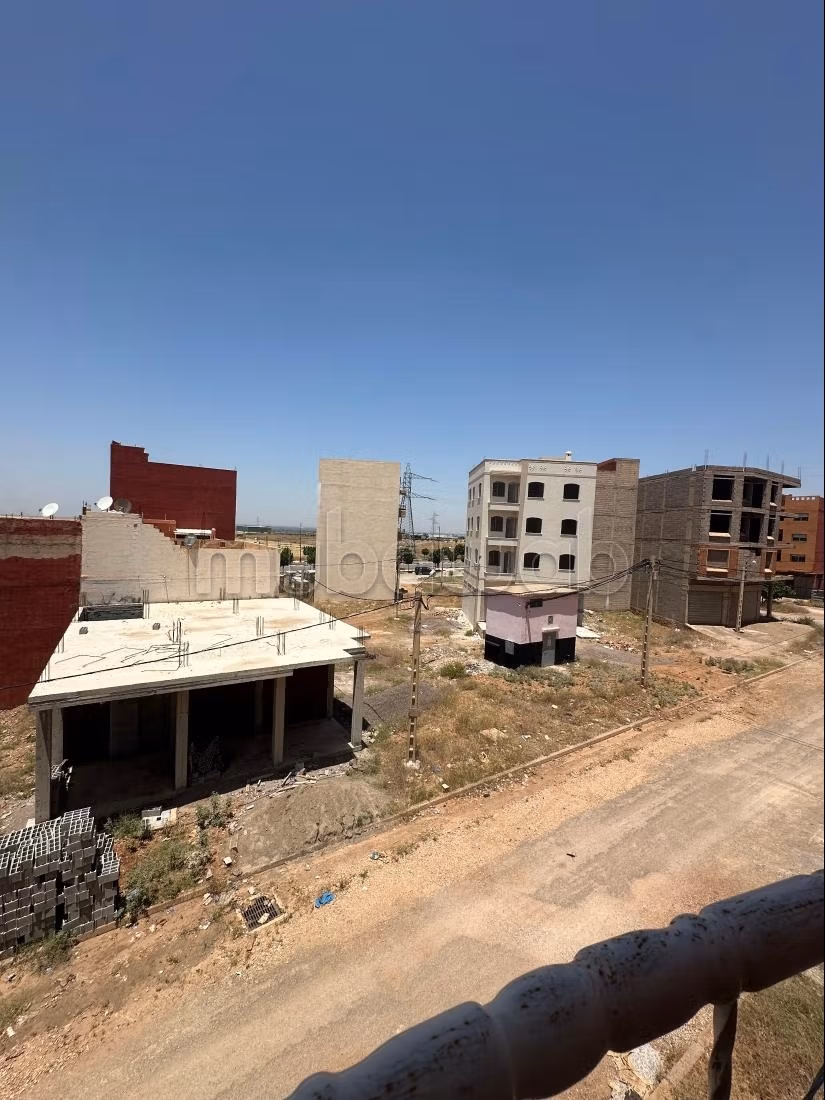 For sale: Commercial building in Béni Mellal – An Nour subdivision, section 3

Location: Oulad M’Barek Province, An Nour subdivision section 3, Béni Mellal

Area: 100 m²

Type: Commercial building

Composition: Each floor includes 2 rooms

Price: 1,800,000 DH negotiable based on seriousness

Highlights:

* Good location, quiet and accessible
* Ideal for investment (housing commerce)
* Possibility of exploitation on multiple levels

Contact: [add your number]