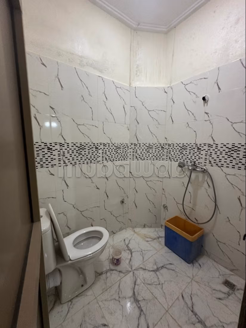 For sale: Commercial building in Béni Mellal – An Nour subdivision, section 3

Location: Oulad M’Barek Province, An Nour subdivision section 3, Béni Mellal

Area: 100 m²

Type: Commercial building

Composition: Each floor includes 2 rooms

Price: 1,800,000 DH negotiable based on seriousness

Highlights:

* Good location, quiet and accessible
* Ideal for investment (housing commerce)
* Possibility of exploitation on multiple levels

Contact: [add your number]