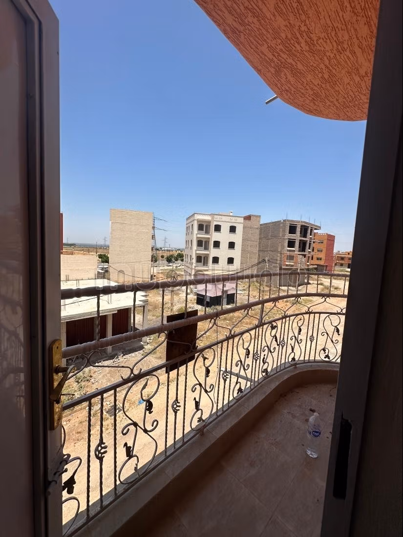 For sale: Commercial building in Béni Mellal – An Nour subdivision, section 3

Location: Oulad M’Barek Province, An Nour subdivision section 3, Béni Mellal

Area: 100 m²

Type: Commercial building

Composition: Each floor includes 2 rooms

Price: 1,800,000 DH negotiable based on seriousness

Highlights:

* Good location, quiet and accessible
* Ideal for investment (housing commerce)
* Possibility of exploitation on multiple levels

Contact: [add your number]