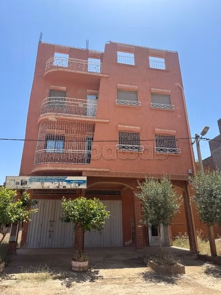 In vendita: Edificio commerciale a Béni Mellal – Lotto An Nour, sezione 3

Posizione: Provincia di Oulad M’Barek, Lotto An Nour sezione 3, Béni Mellal

Superficie: 100 m²

Tipo: Edificio commerciale

Composizione: Ogni piano comprende 2 camere/stanze

Prezzo: 1.800.000 DH trattabile in base alla serietà

Punti di forza:

* Buona posizione, tranquilla e accessibile
* Ideale per investimento (abitazione commercio)
* Possibilità di sfruttamento su più livelli

Contatto: [aggiungi il tuo numero]
