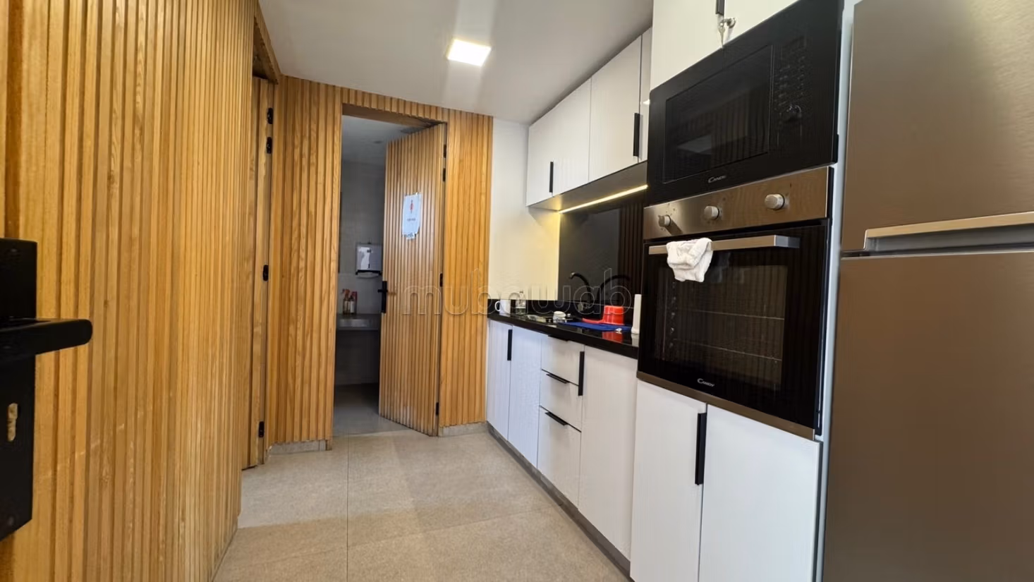 Ufficio in affitto all'Oasi. Superficie 322 m². Ascensore e posti auto