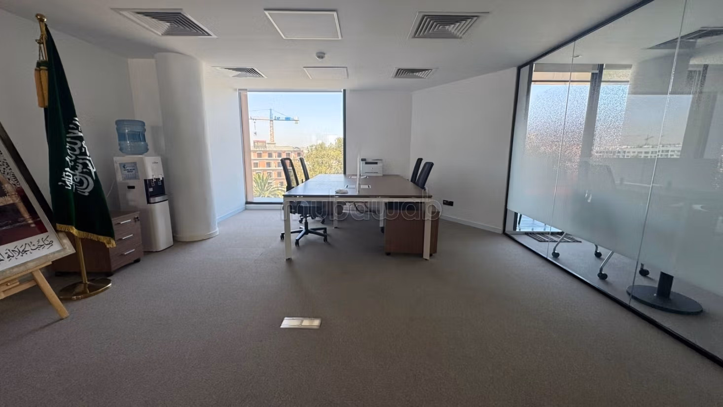 Ufficio in affitto all'Oasi. Superficie 322 m². Ascensore e posti auto