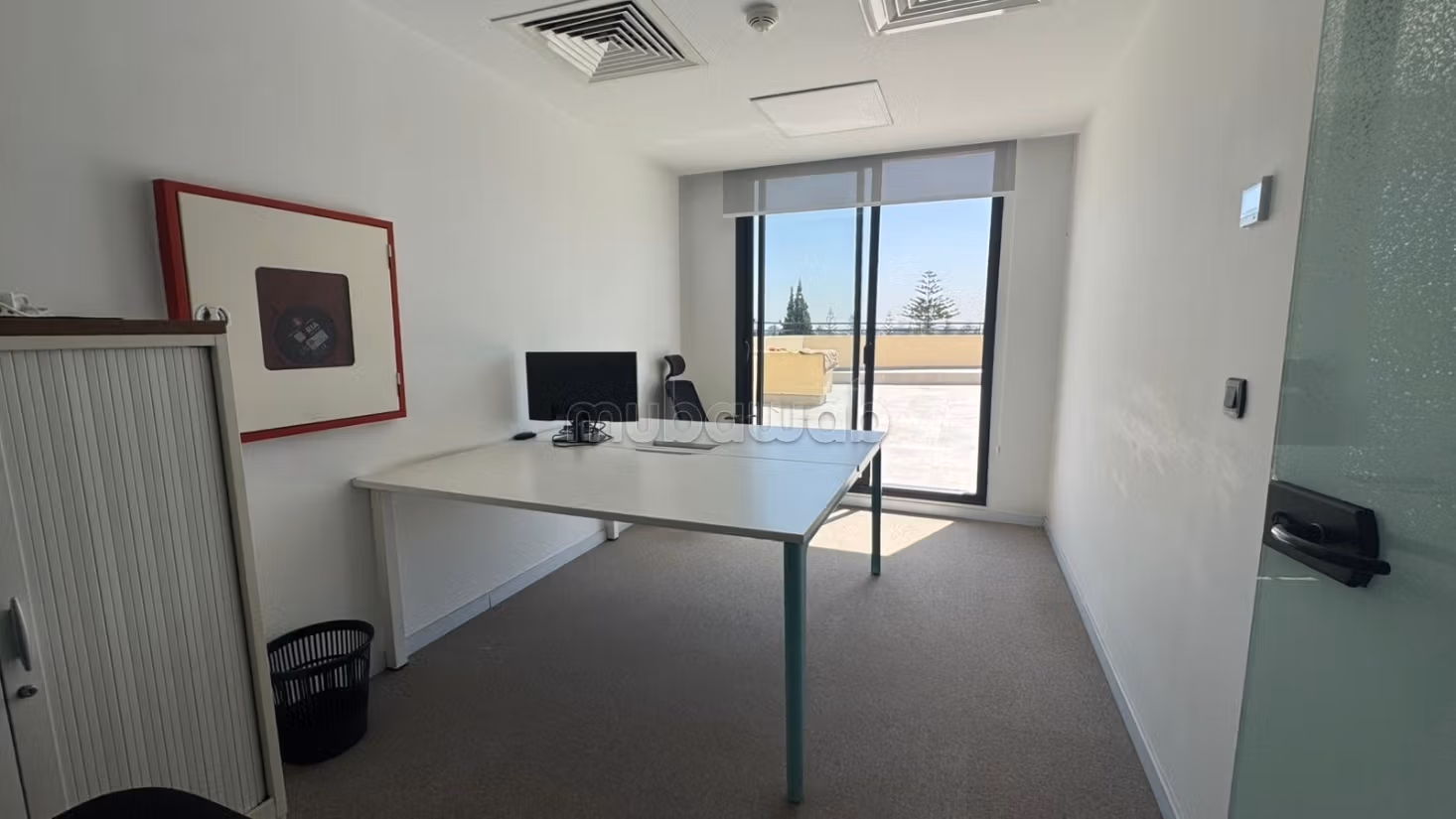 Ufficio in affitto all'Oasi. Superficie 322 m². Ascensore e posti auto
