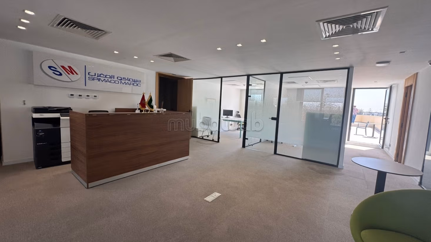 Ufficio in affitto all'Oasi. Superficie 322 m². Ascensore e posti auto