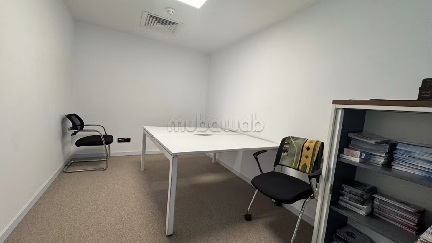 Ufficio in affitto all'Oasi. Superficie 322 m². Ascensore e posti auto