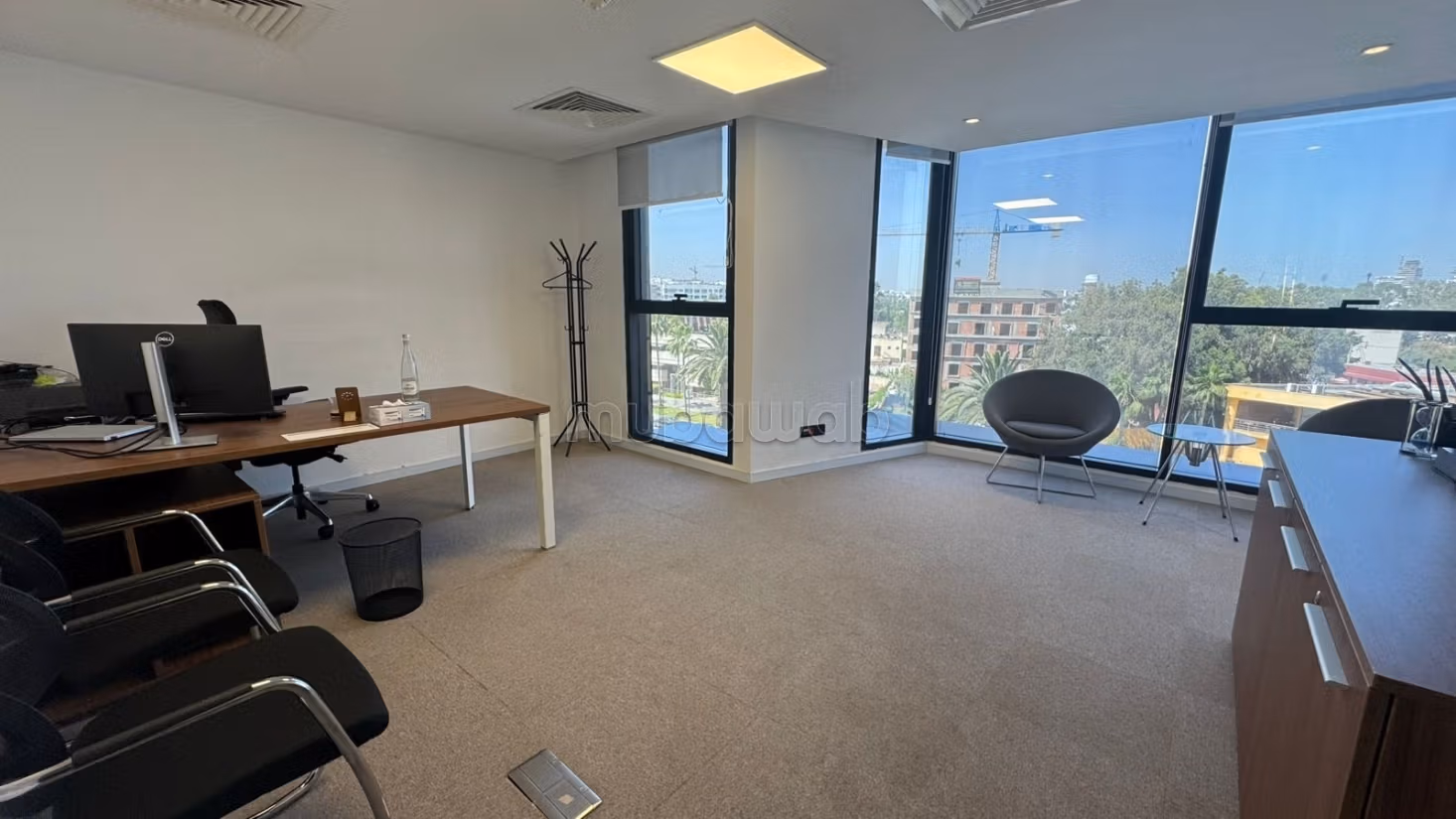 Ufficio in affitto all'Oasi. Superficie 322 m². Ascensore e posti auto