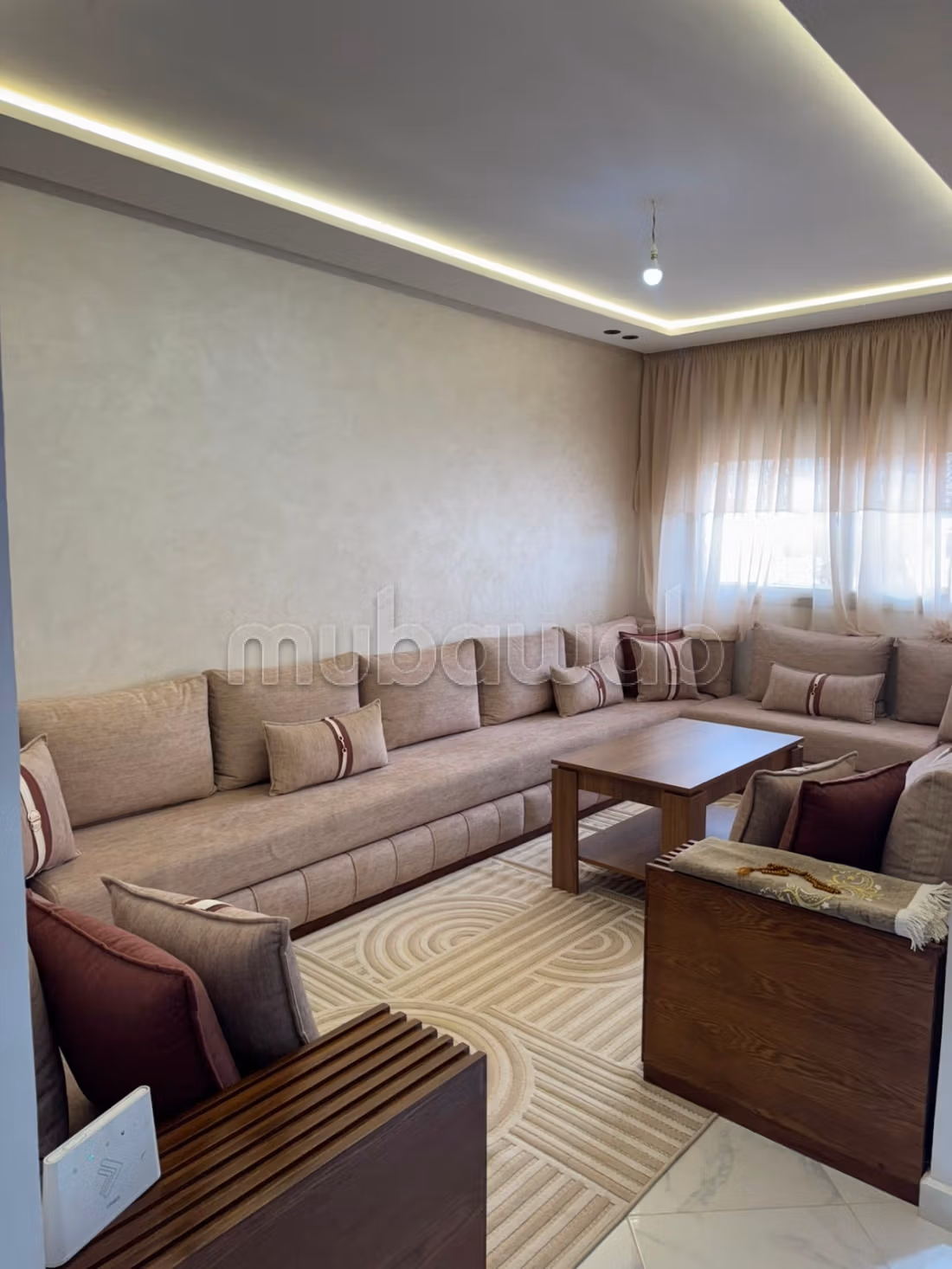 Bell'appartamento in affitto sulla costa di Ouled Hriz. Superficie totale di 67 m². Salone marocchino tradizionale e porta robusta.