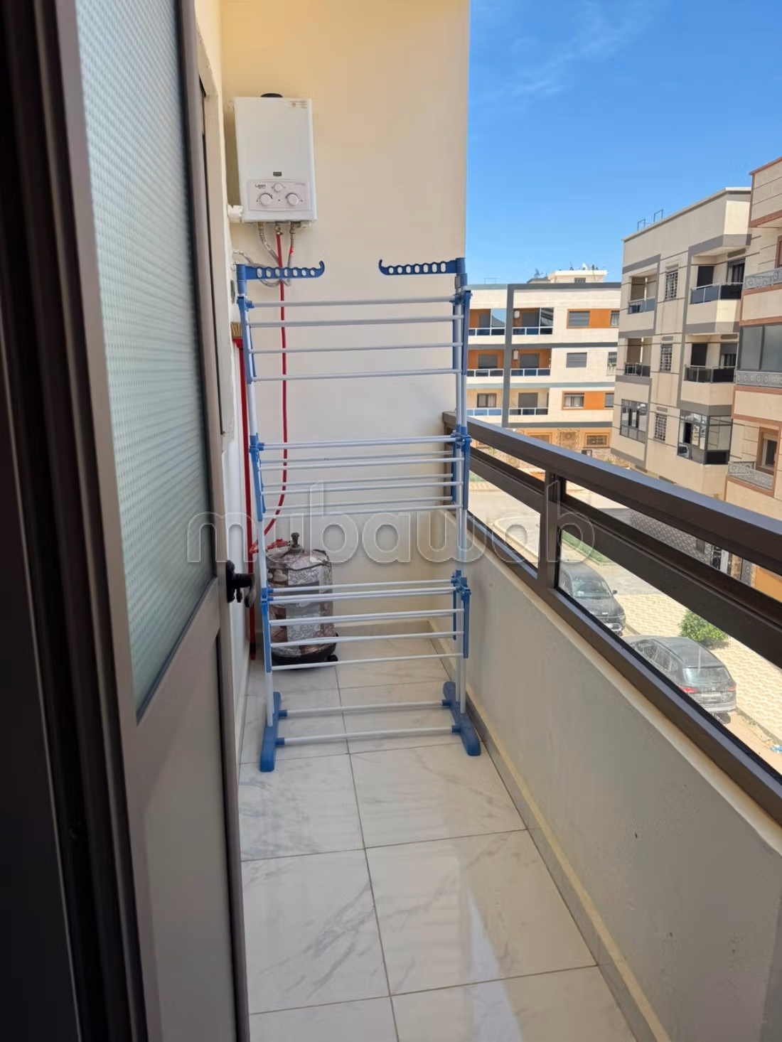 Bell'appartamento in affitto sulla costa di Ouled Hriz. Superficie totale di 67 m². Salone marocchino tradizionale e porta robusta.