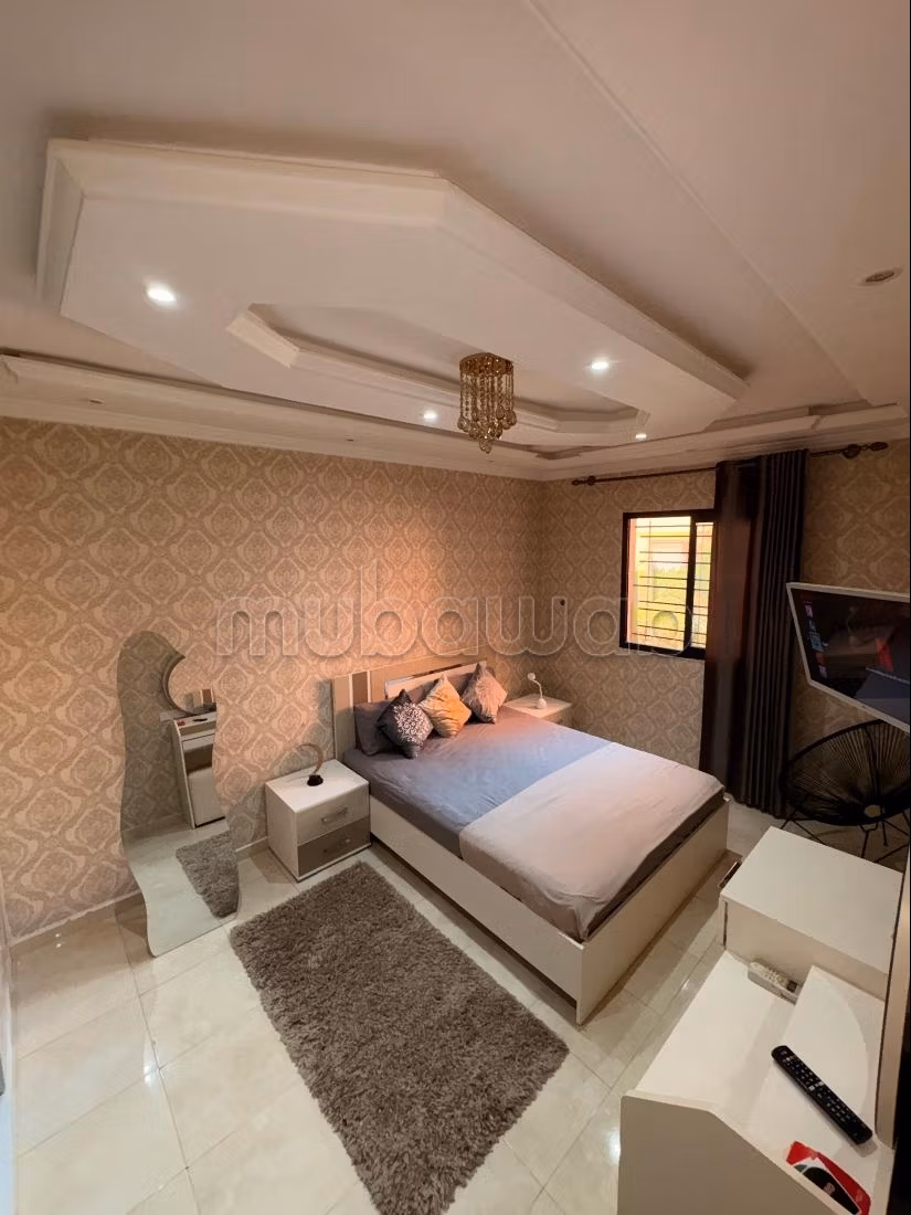 Superbe appartement à louer à Hay Mabrouka.
Superficie 62 m².
Bien meublé — 3
