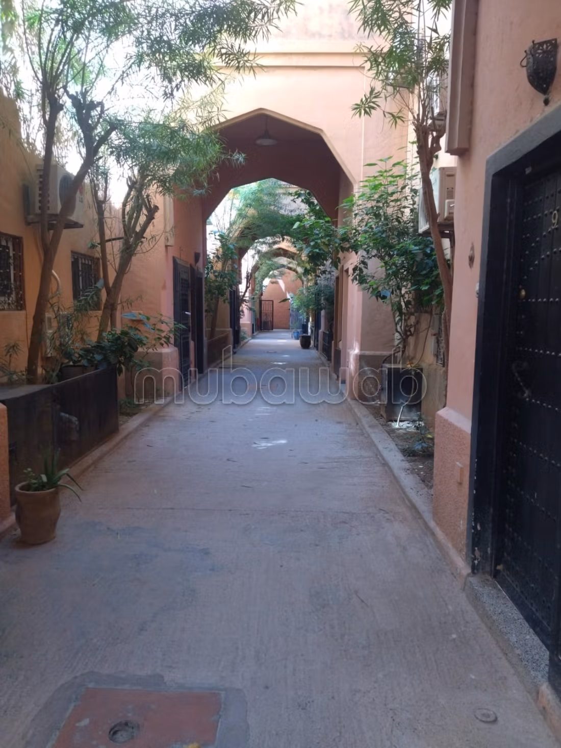 Riad te koop in het toeristische dorp Bab Lakhmis 4 grote kamers. Gemeubileerd