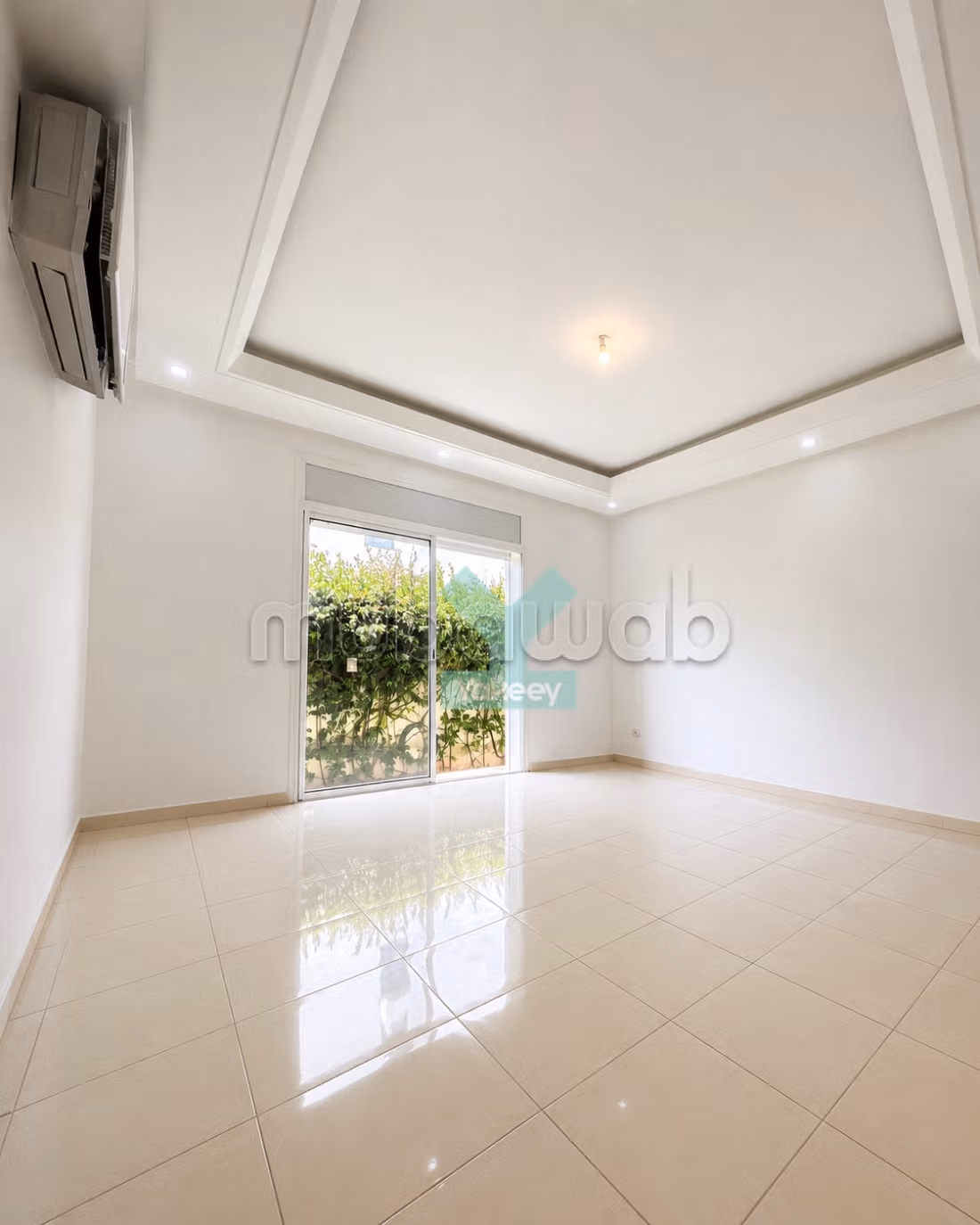 Rare rez de jardin à ain diab
3 chambres — 4