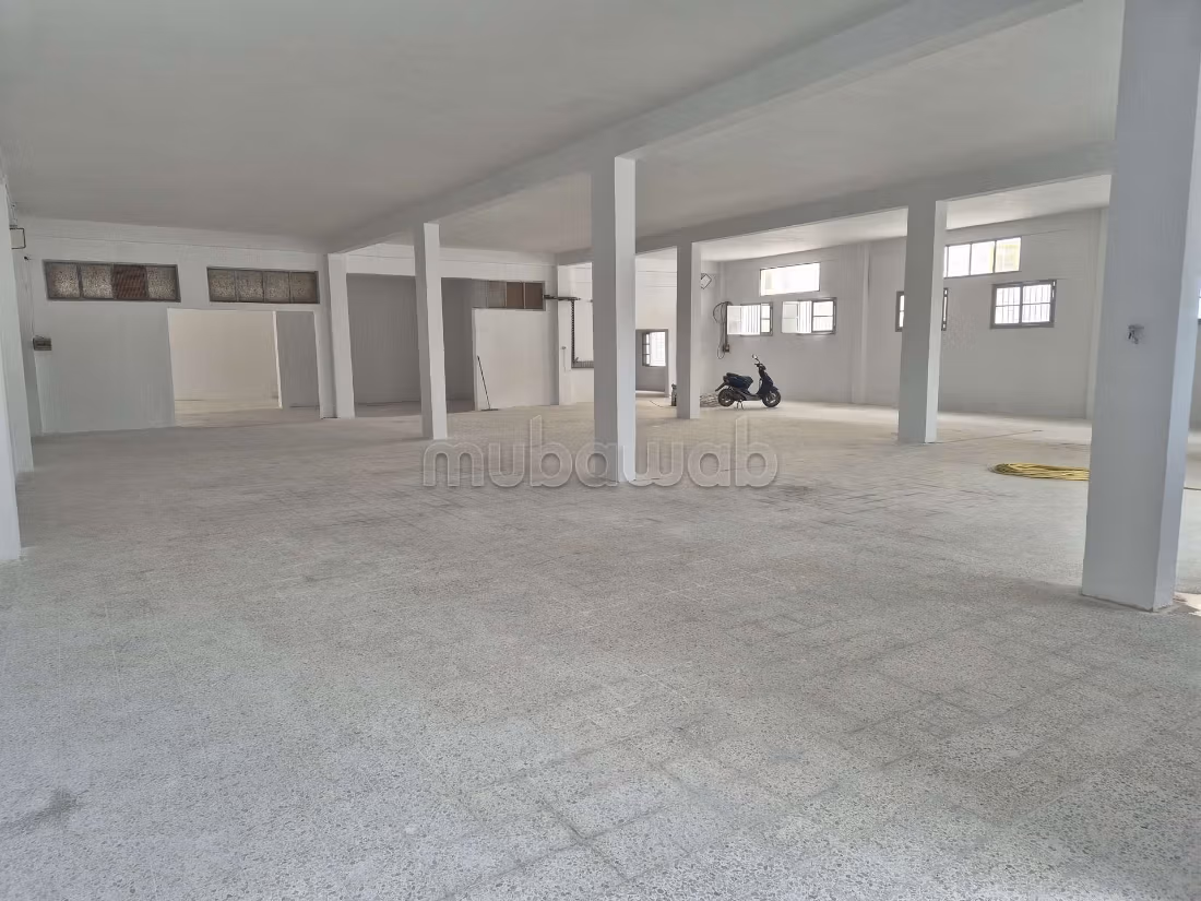 FOR RENT – Warehouse 1100 m² Poudri industrial zone