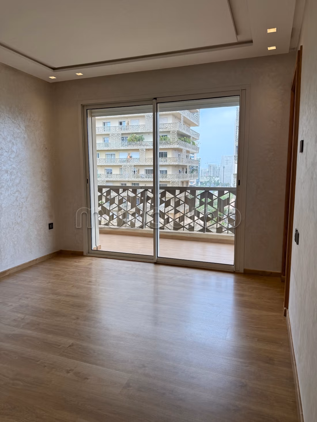 For rent - Stunning empty apartment with 3 bedrooms