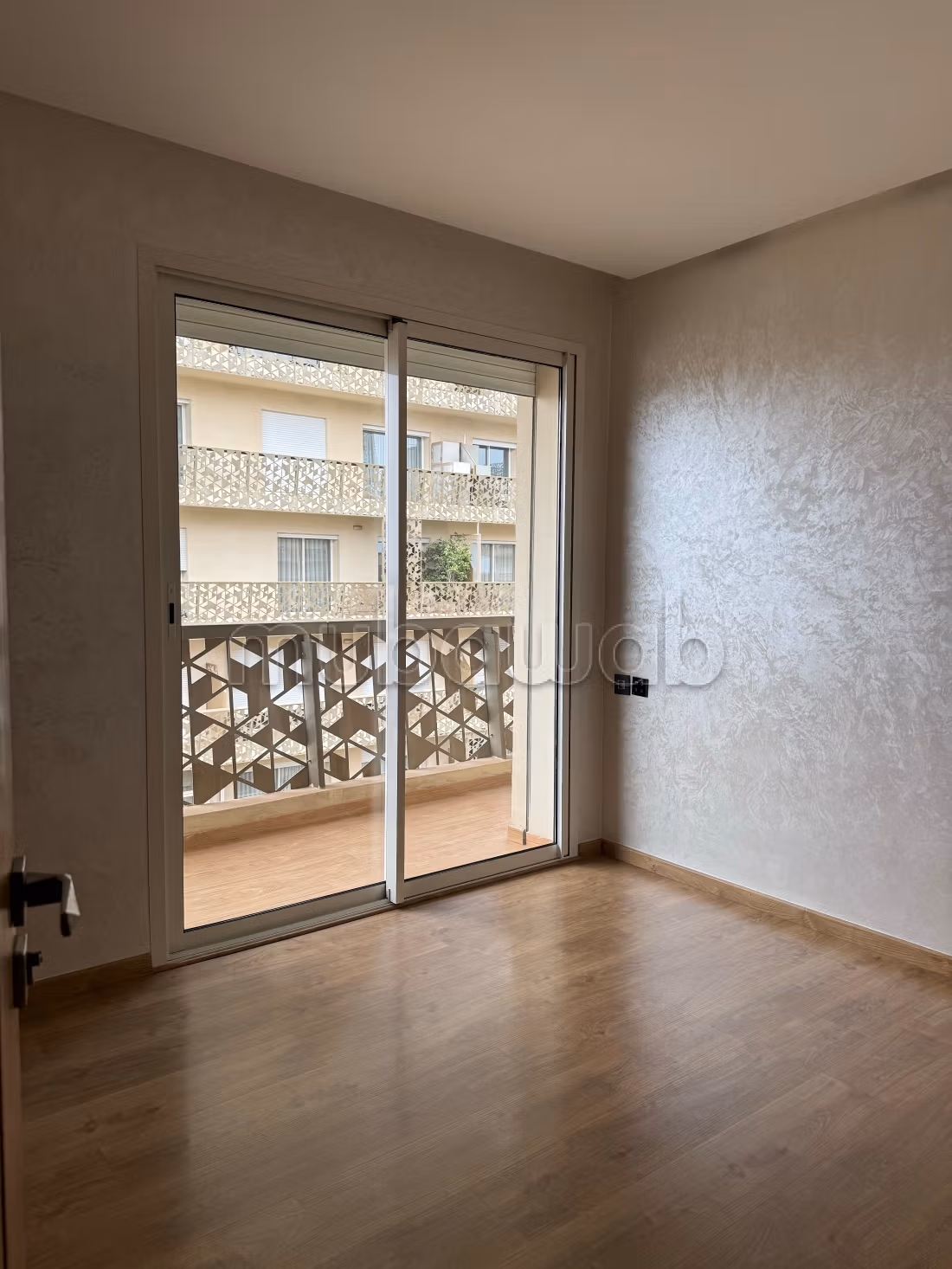 For rent - Stunning empty apartment with 3 bedrooms